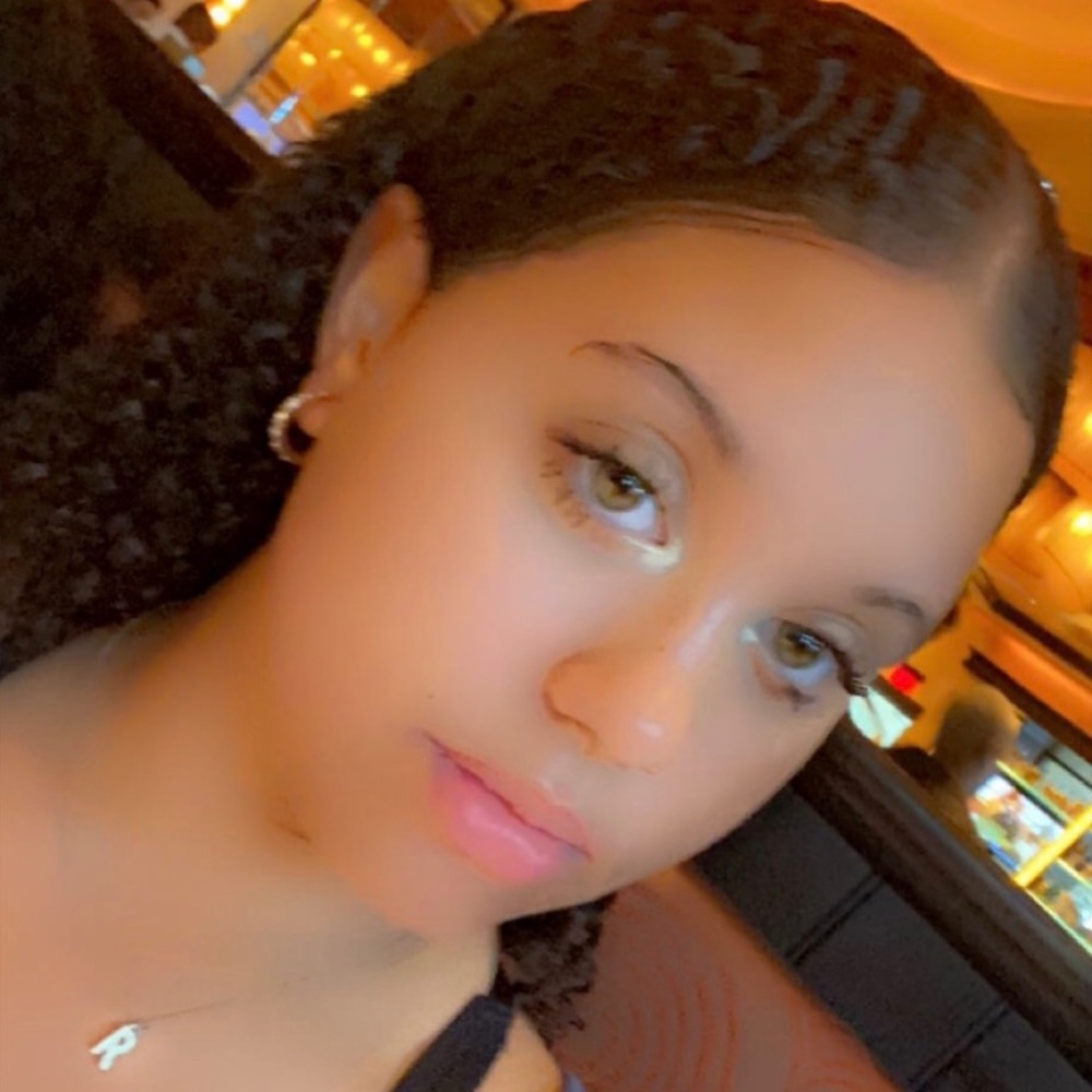 Meet your Posher, Raia